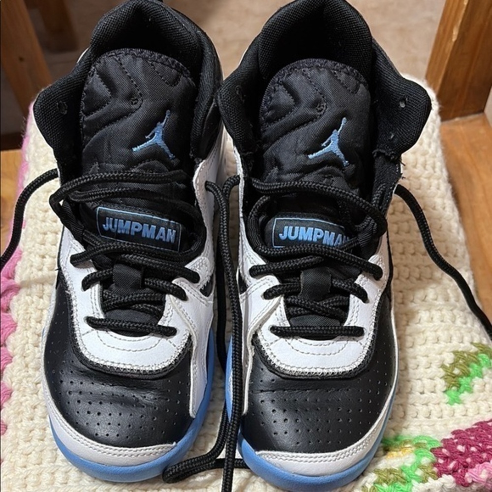 Jordan Jumpman Black and White Sneakers with Sporty Silhouette